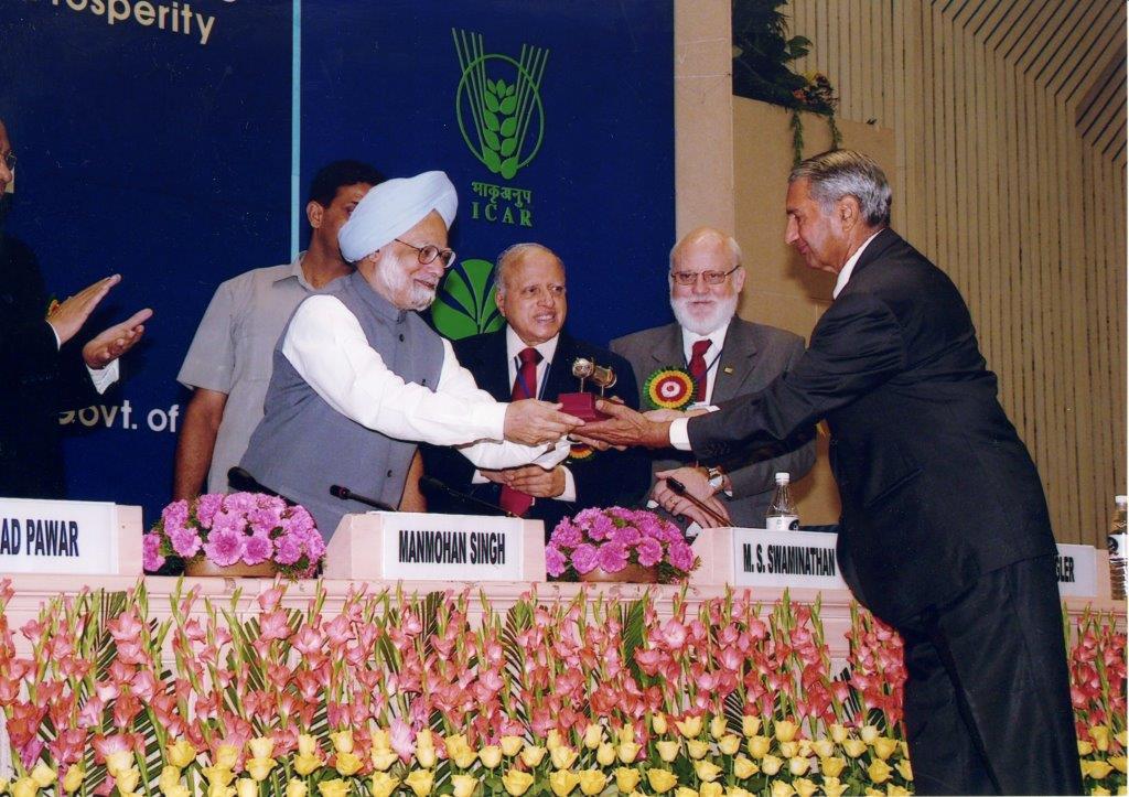 Swaminathan Award, India, 2006. Courtesy of the Khush Family.