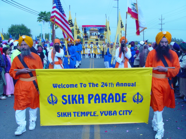 Yuba City Sikh Parade, 2003. Courtesy of the Kang Family